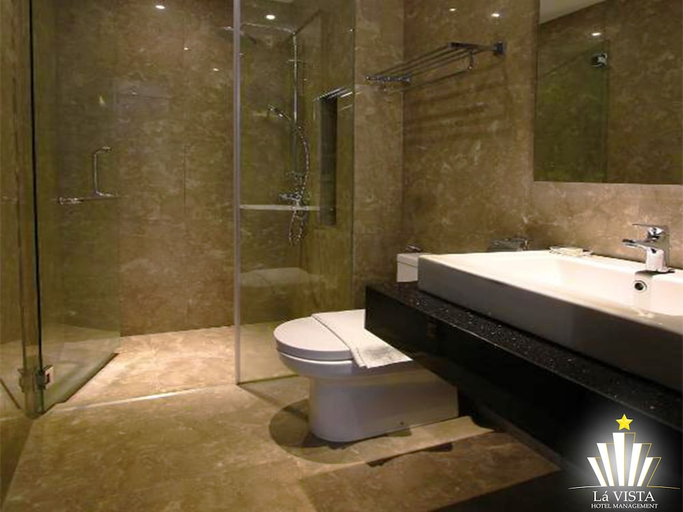 Bathroom 5, The Shore Hotel & Residences by La Vista, Malacca City