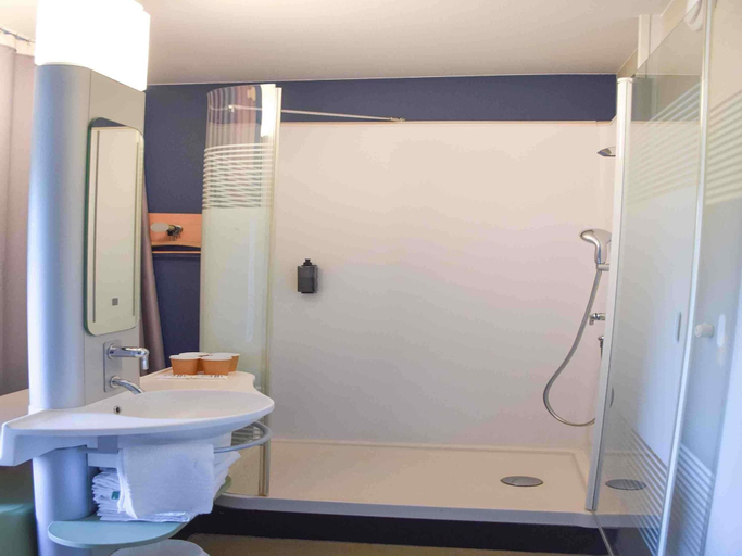 Bathroom, ibis budget Rodez, Aveyron