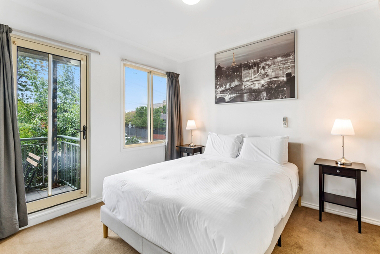Bedroom 3, Chic 2-bed Apartment Near Albert Park, Melbourne