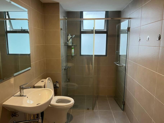 Bathroom 4, Teega Puteri Harbour by RR JBcity, Johor Bahru