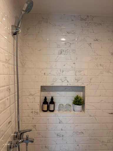 Bathroom 3, Oasis Exclusive Guest House, Sleman