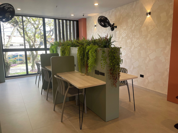 Business center 5, Hotel Ryo 74B Suites by Growing Group, Medellín