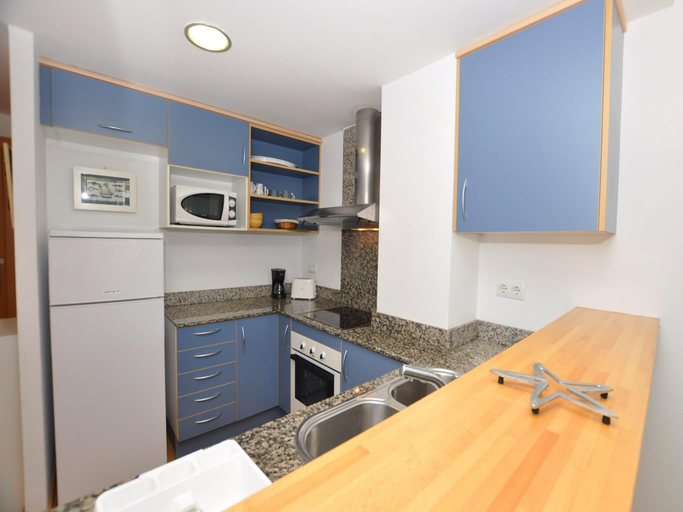 4, Apartment in Roses near Sandy Beach, Girona