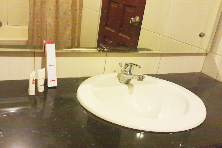 Bathroom 3, Hotel O Mega Sentosa, Samarinda