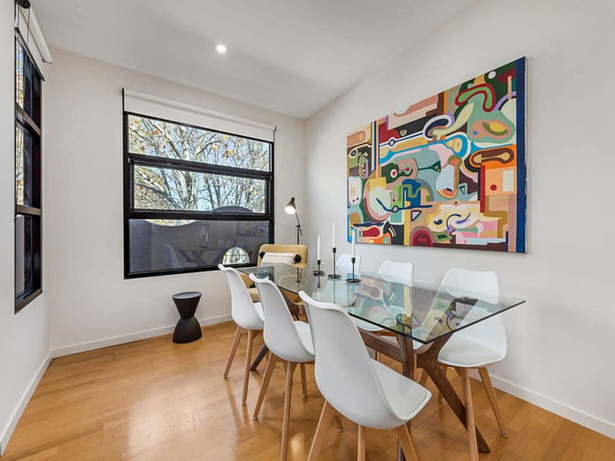 Others 3, Beautiful 2-Storey Unit with Balcony near Smith St, Melbourne