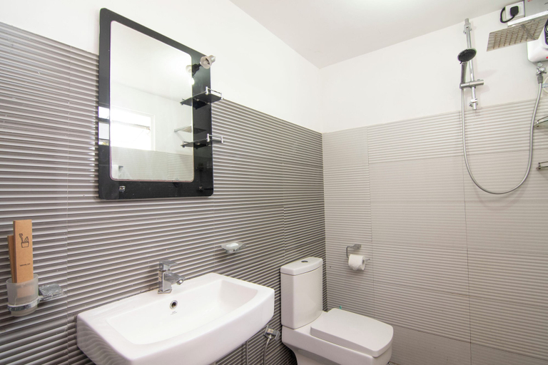 Bathroom 2, Sand Cliff Villa, Galle Four Gravets