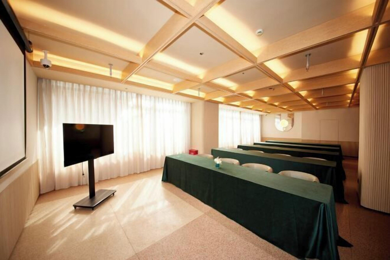 Bedroom 3, Orange Hotel (Shanghai Hongkou Football Stadium), Shanghai