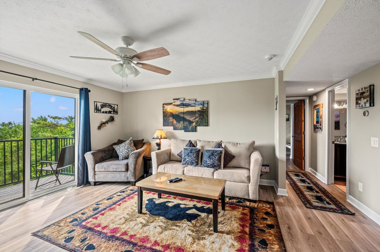 Room 5, Mountain Views Indoor Pool Sauna Fireplace, Sevier