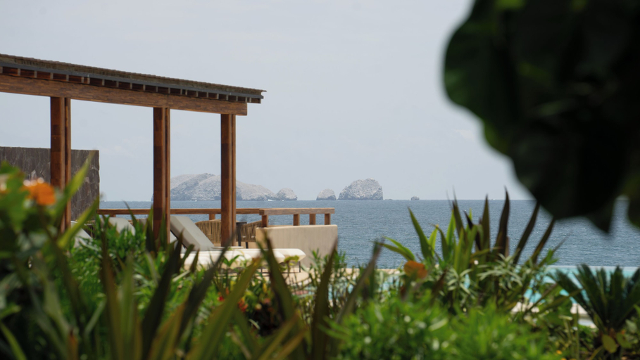Exterior 3, Minimalist elegance by the beach, José Azueta