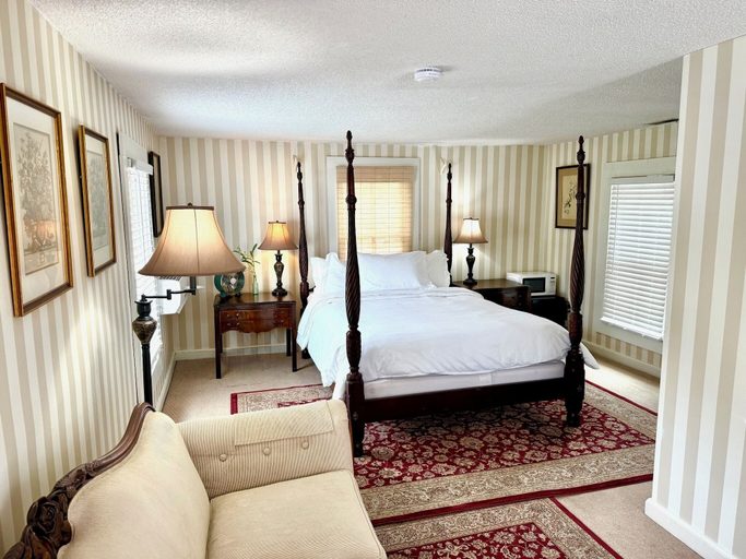 Bedroom 2, Inn at Oriental, Pamlico