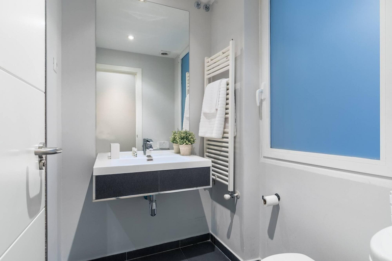 Room 4, Mm26 I 4C in Madrid With 2 Bedrooms and 2 Bathrooms, Madrid