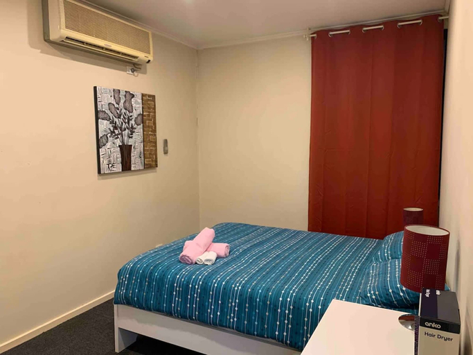 Room 4, Chadstone Holiday W6 Villa, Melbourne