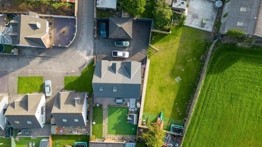 Exterior 3, Modern 5-bed Retreat With Parking, Swansea