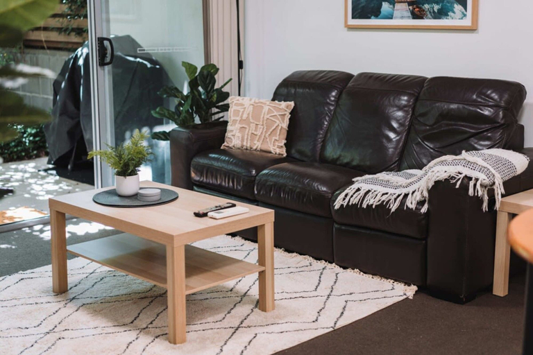 Living room 2, Comfy 1-bed With Spacious Courtyard & Parking, Canberra