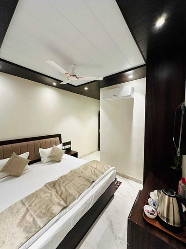 Bedroom 1, Kashi Darshan Hotel, Varanasi
