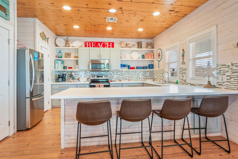 Food & Drinks, Eleventh II, Nueces