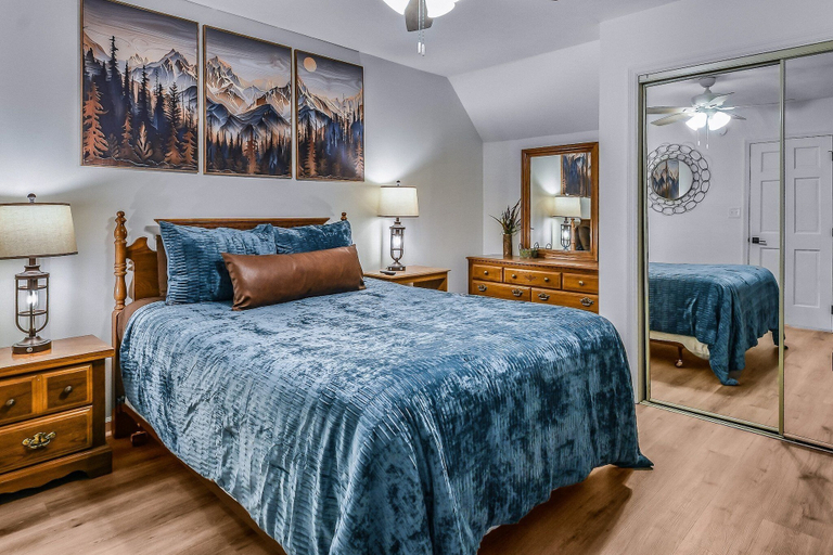 Room 3, Smoky Mountain Bliss 2 Bedroom Cabin, Sevier