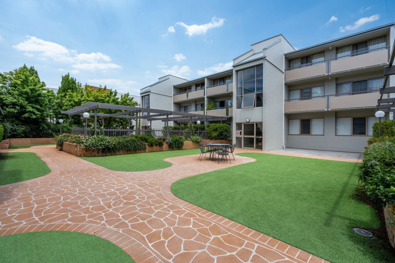 Exterior, Spacious 2-Bed Apartment Near Dining Attractions, Canberra