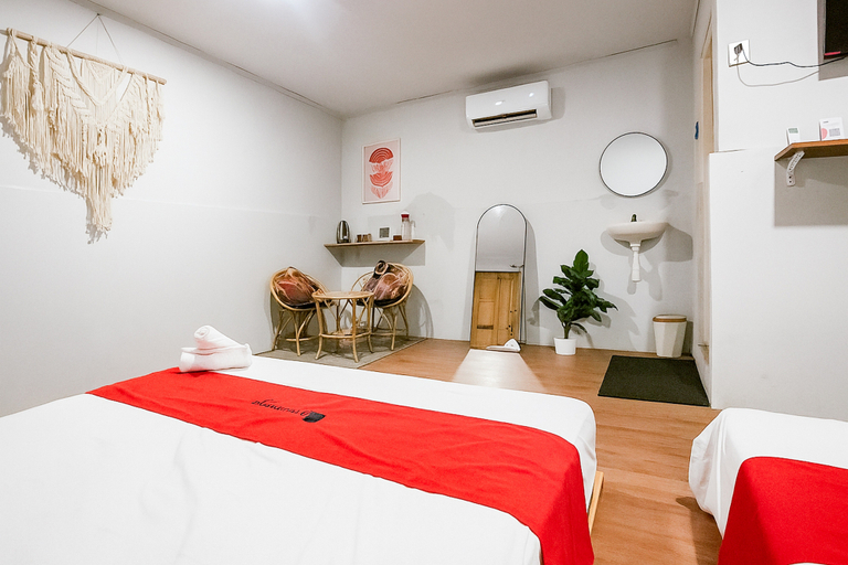 Bedroom 2, RedDoorz @ Villa Zea Sayangheulang Garut, Garut