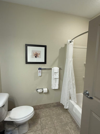 Bathroom 2, AmericInn by Wyndham Windom, Cottonwood