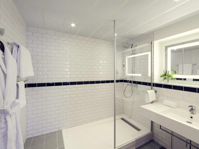 Bathroom 5, Mercure Forbach, Moselle