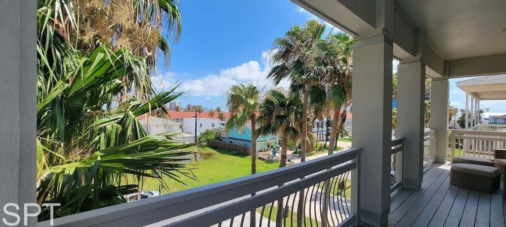 Property grounds 2, Padre Beach House 5 Bedroom Home by RedAwning, Cameron