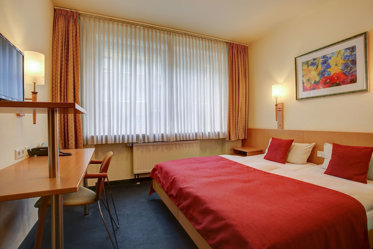 Bedroom 4, Trip Inn Hotel Conti, Köln