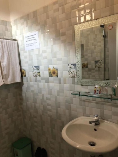 Bathroom 3, Nha Lan Homestay, Da Nang