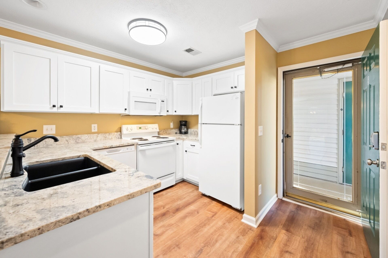 Private kitchen 2, 53b Blue Wedge At True Blue 2 Bedroom Condo by Peace Vacations, Georgetown