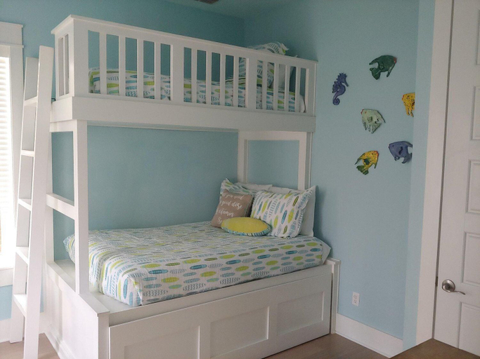 Bedroom, A Wave From It All 252 BE, Nueces