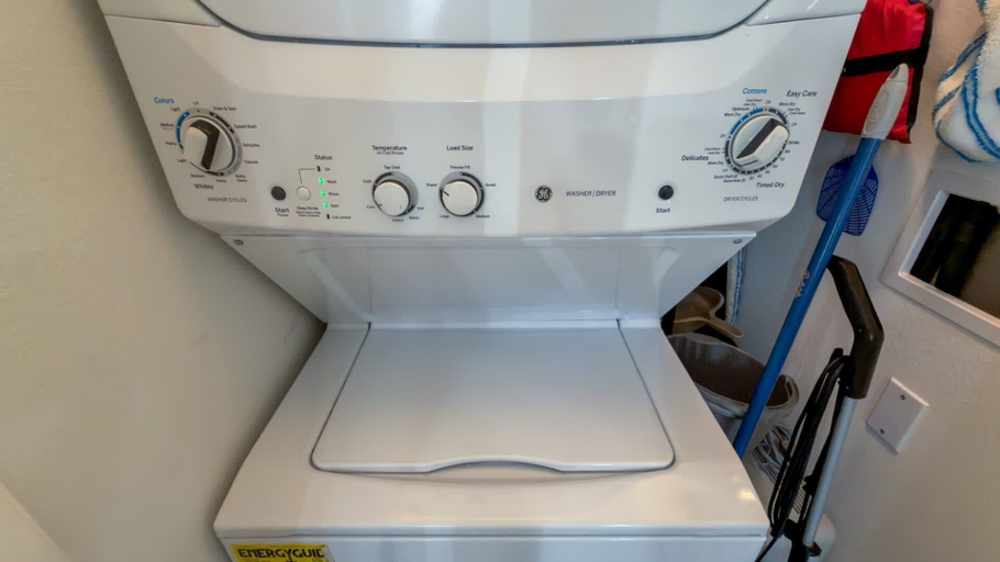 Laundry 5, Channel Views Private Boat Slip Pool & Patio 3 Bedroom Apts, Cameron