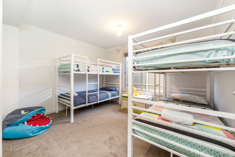 Room 5, Spacious 3-bed Ground Level Beachside Stay, Alexandrina - Coastal