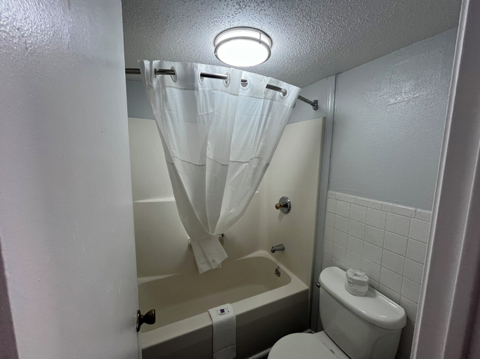 Bathroom 4, Studio 6 Suites Pocomoke City, MD, Worcester