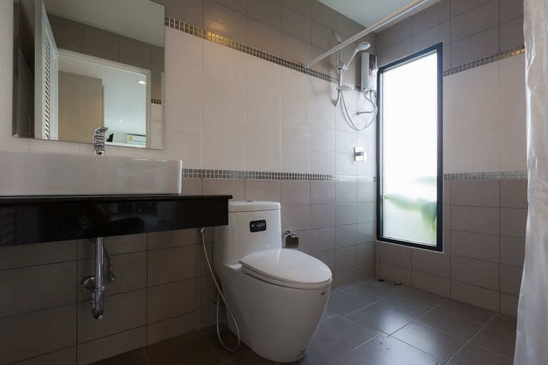 Bathroom, Bua Tara Resort, Pattaya