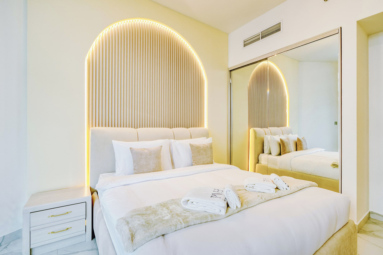 Room 2, PVH - Canal Frontage 1BR - Millennium, Dubai