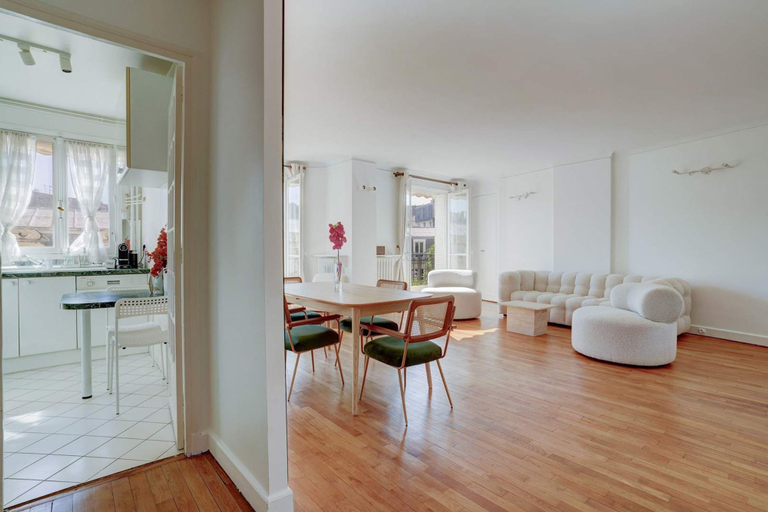 Room 4, Passy Glow 2BR Home in the 16th Arrondissement, Paris