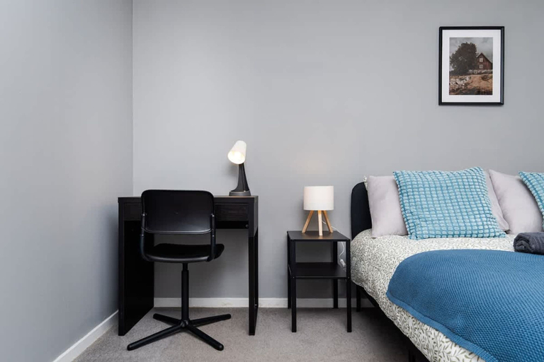 Room 3, 2 Bedroom Flat - Free Parking, West Dunbartonshire