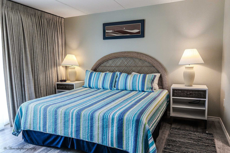 Room 3, Beachview 105 Minium 2 Bedroom Condo by RedAwning, Cameron