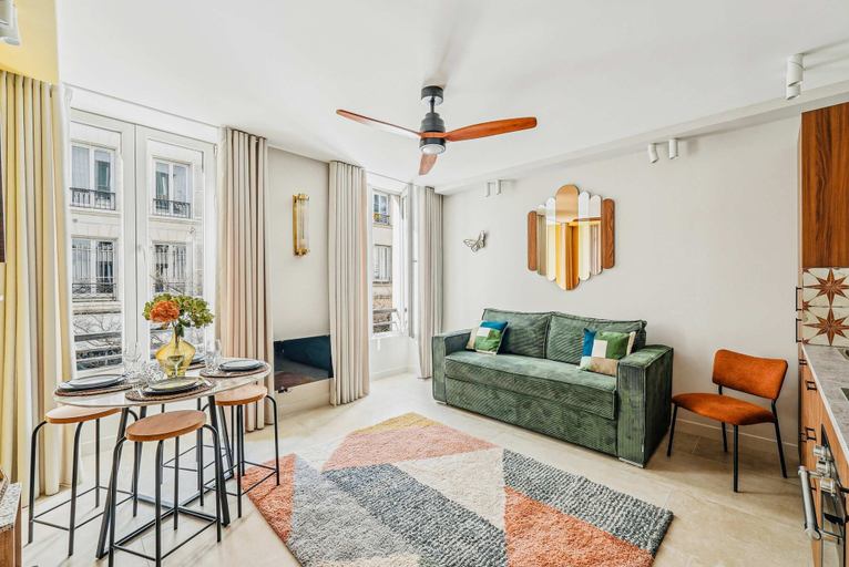 Living area 3, Appartement Central 2bdr - 6P le Marais, Paris