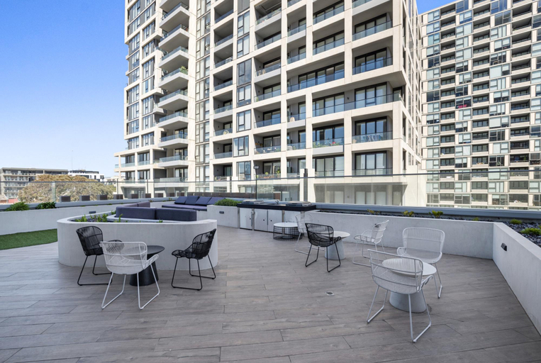 Others 4, High-Rise Balcony Unit with City Views, Gym, Pool, Melbourne