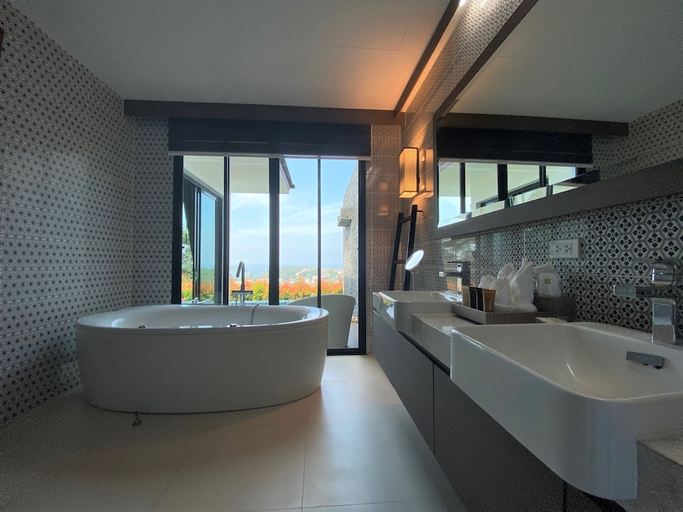 Bathroom 5, Baan Kongdee Sunset Resort Kata, Phuket Island