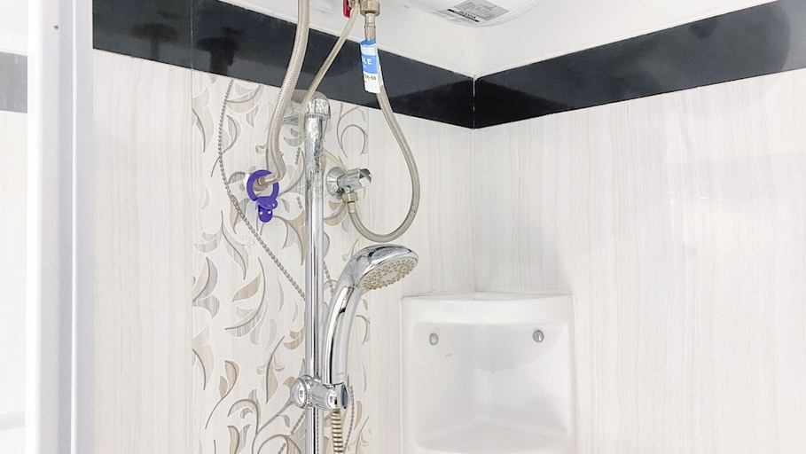 Bathroom 3, Modern And Strategic 2Br Casa De Parco Apartment Near Ice Bsd, Tangerang