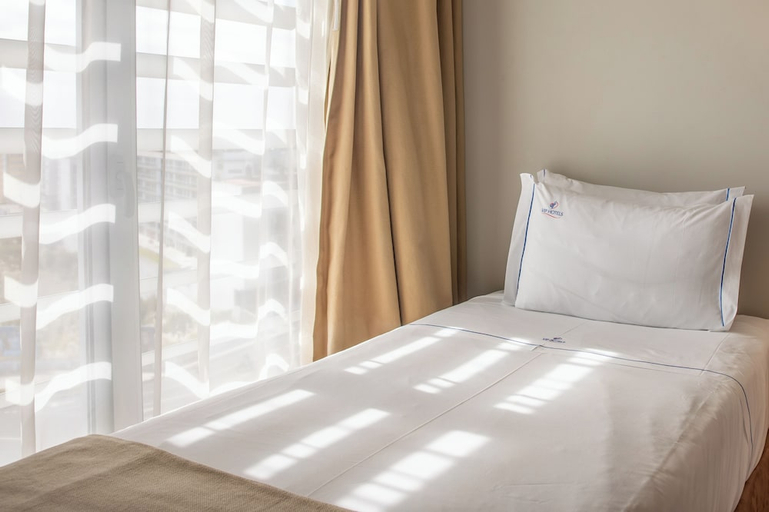 Bedroom 3, VIP Executive Azores Hotel, Ponta Delgada