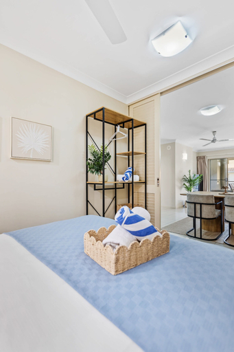 Room 2, Cairns 2BR Palms Stay Top Floor Pool View, Cairns