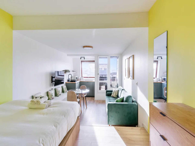 Bedroom 2, Beautiful renovated studio on Port de Deauville, Calvados