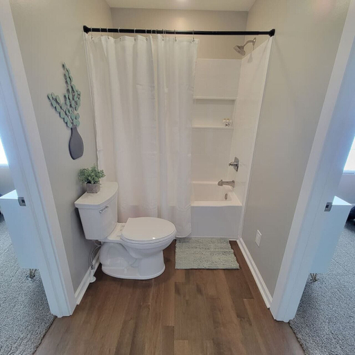Room 5, Luxury Downtown Indy Spa Bath Coffee Bars, Indianapolis