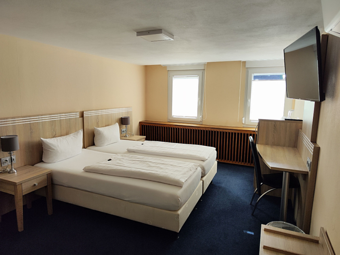 Bedroom 4, Hotel-Pension Altes Weinhaus, Neustadt an der Weinstraße