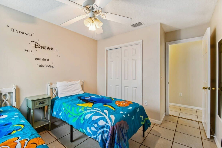 Room 2, 4BR Lake Berkley Home w/ Private Pool, Osceola
