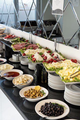 Food & Drinks