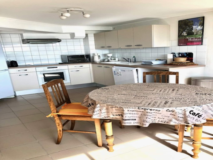 2, bedroom apartment with view of private beach., Manche